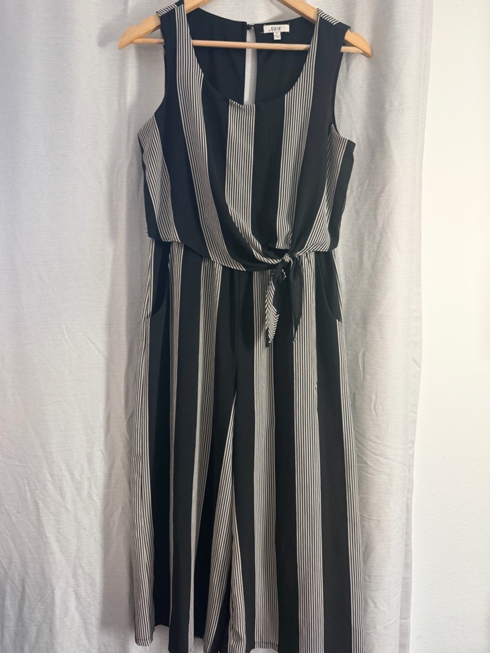 AUW Black & White Labeled Top